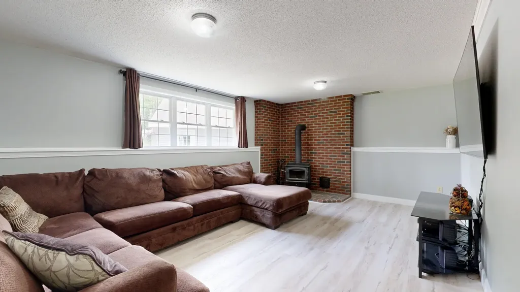 15 Howe Lane Sabattus ME 04280