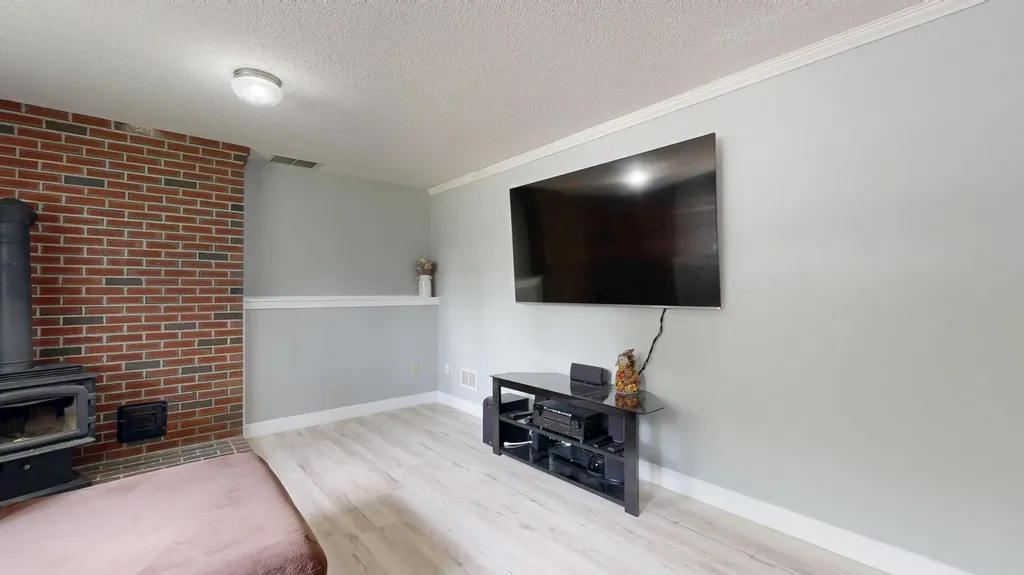 15 Howe Lane Sabattus ME 04280