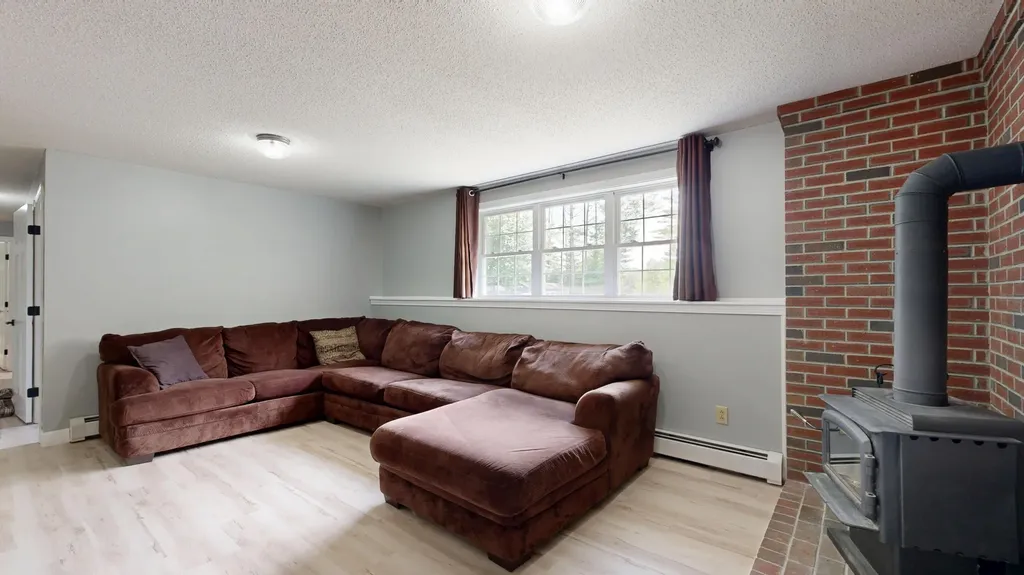 15 Howe Lane Sabattus ME 04280