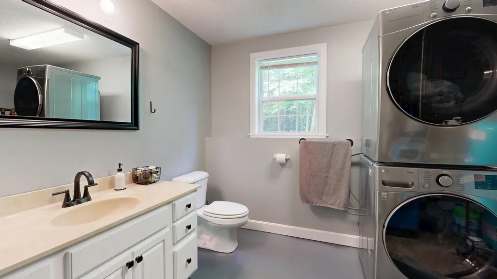 15 Howe Lane Sabattus ME 04280
