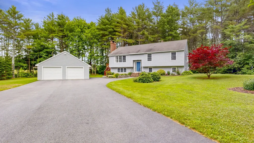 15 Howe Lane Sabattus ME 04280