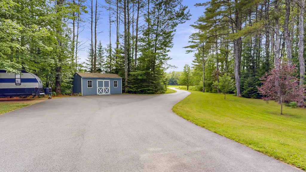 15 Howe Lane Sabattus ME 04280