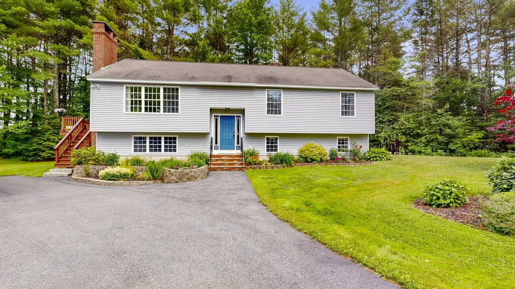 15 Howe Lane Sabattus ME 04280