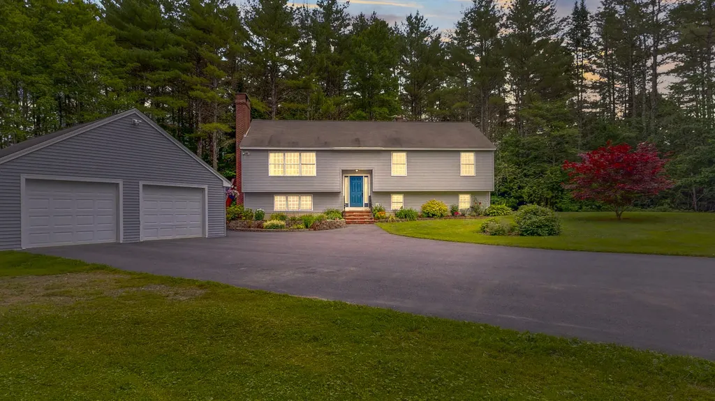 15 Howe Lane Sabattus ME 04280