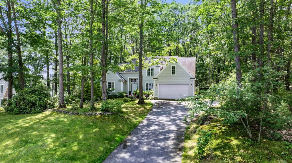 27 Debra Lane Kittery ME 03904
