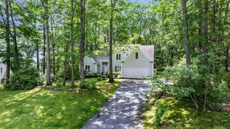 27 Debra Lane Kittery ME 03904