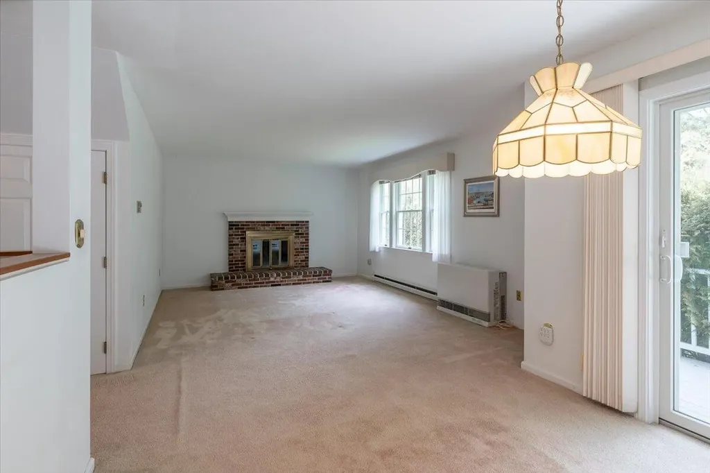 25 Schooner Drive Rockland ME 04841