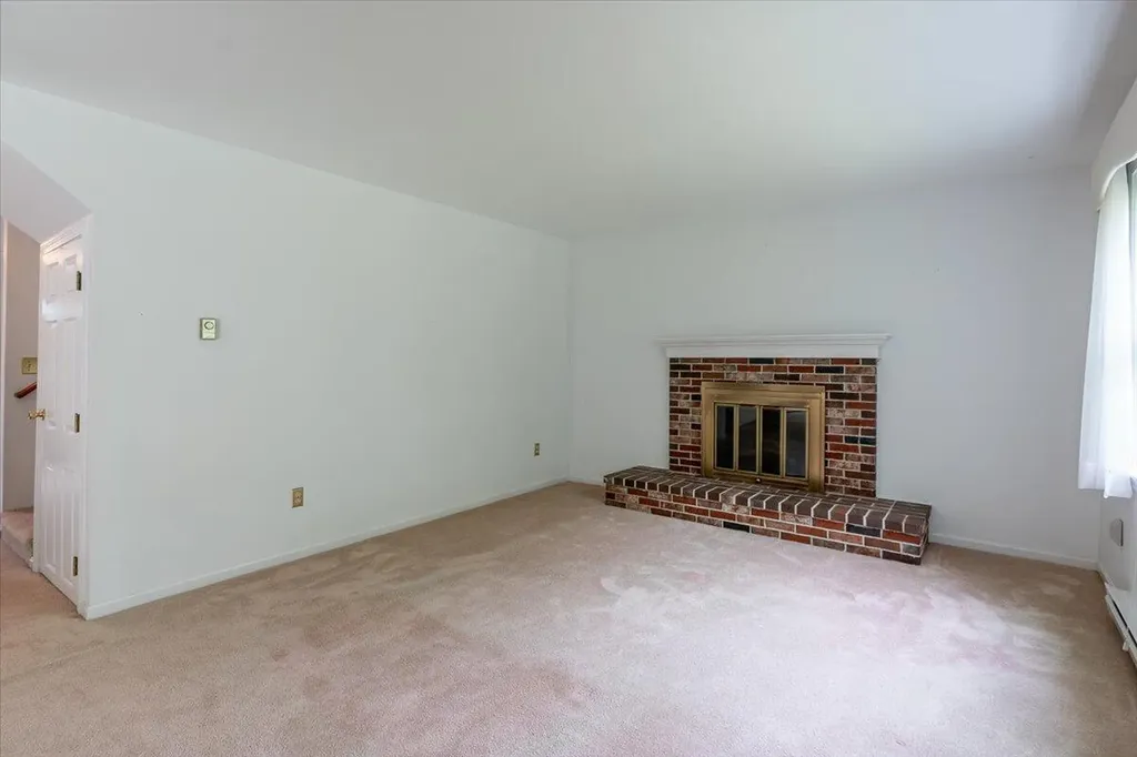 25 Schooner Drive Rockland ME 04841
