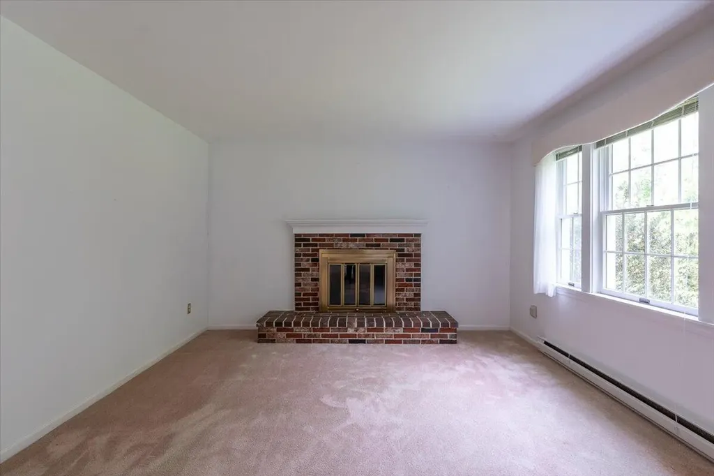 25 Schooner Drive Rockland ME 04841
