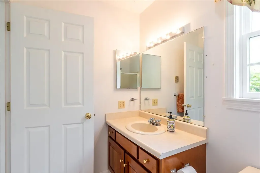 25 Schooner Drive Rockland ME 04841