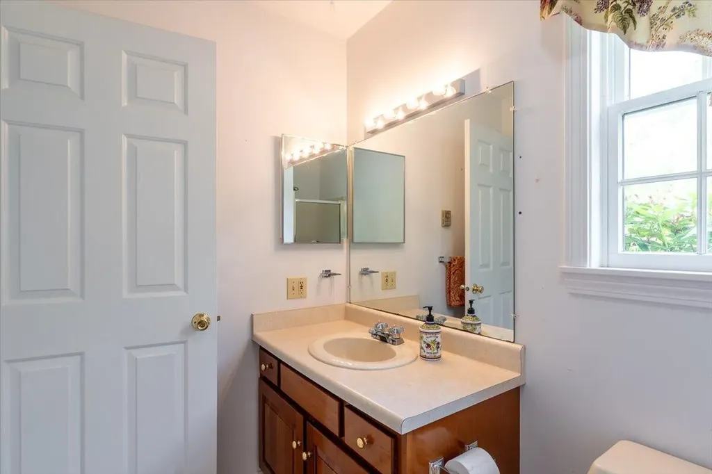 25 Schooner Drive Rockland ME 04841