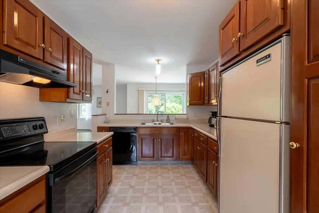 25 Schooner Drive Rockland ME 04841