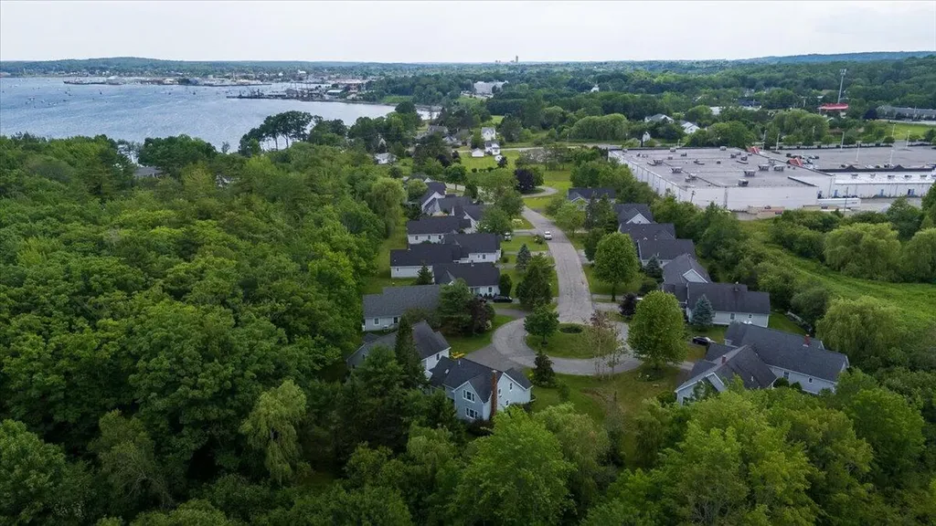 25 Schooner Drive Rockland ME 04841