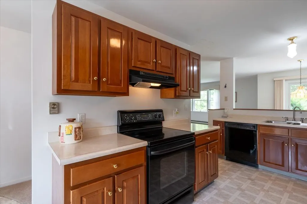 25 Schooner Drive Rockland ME 04841