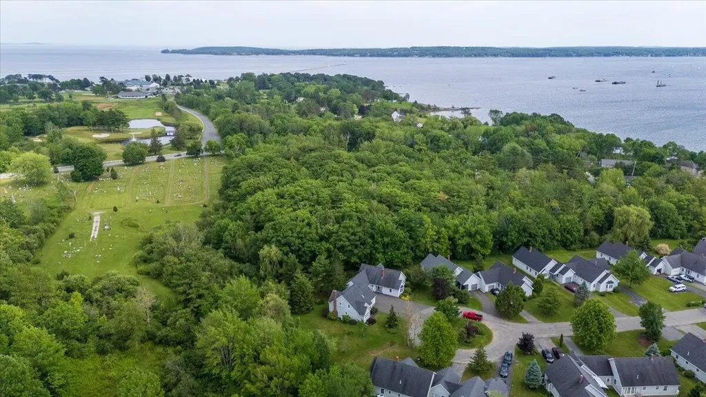 25 Schooner Drive Rockland ME 04841