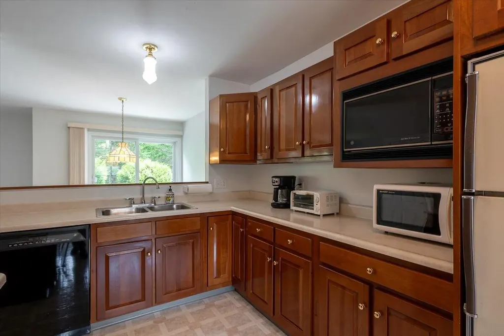 25 Schooner Drive Rockland ME 04841
