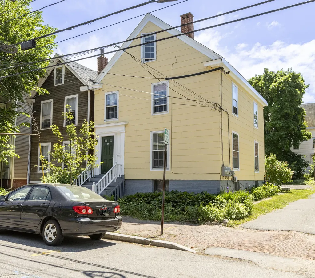 236 Brackett Street Portland ME 04102