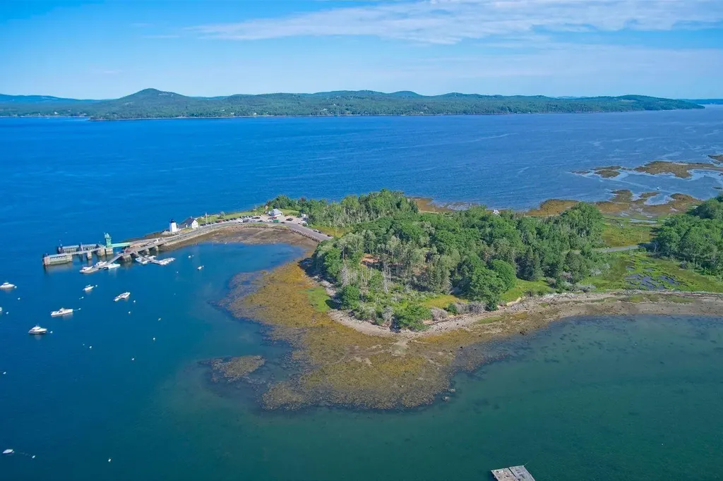 Lot 4d Ferry Road Islesboro ME 04848