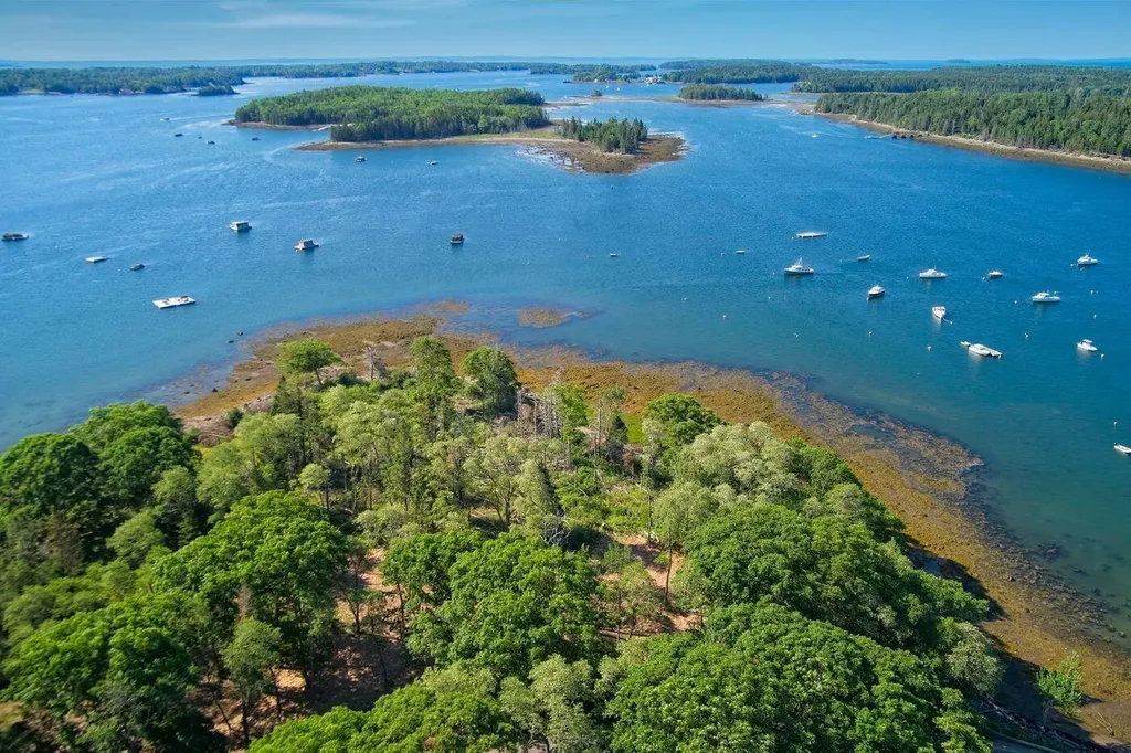 Lot 4d Ferry Road Islesboro ME 04848