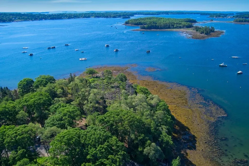 Lot 4d Ferry Road Islesboro ME 04848