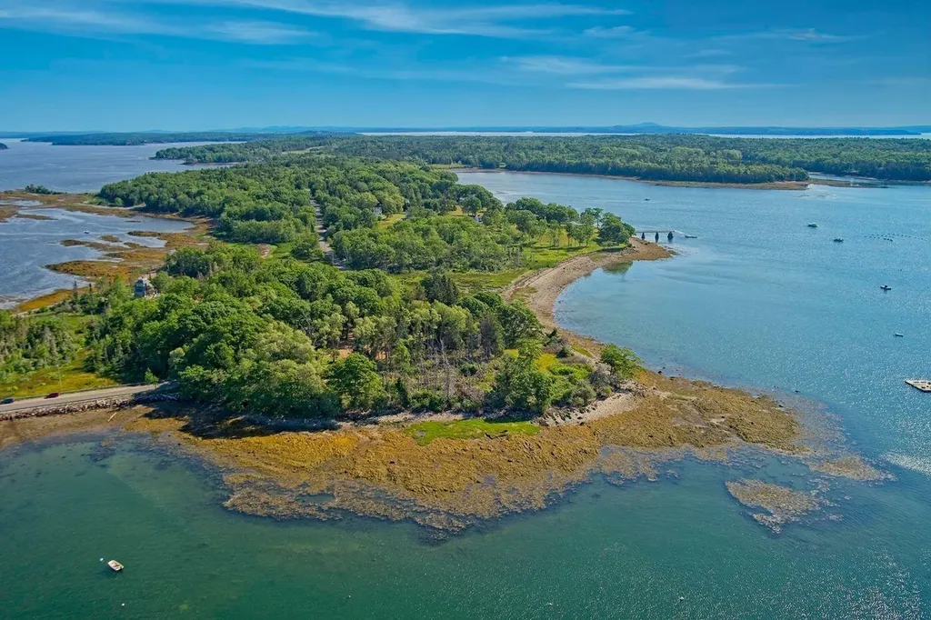 Lot 4d Ferry Road Islesboro ME 04848