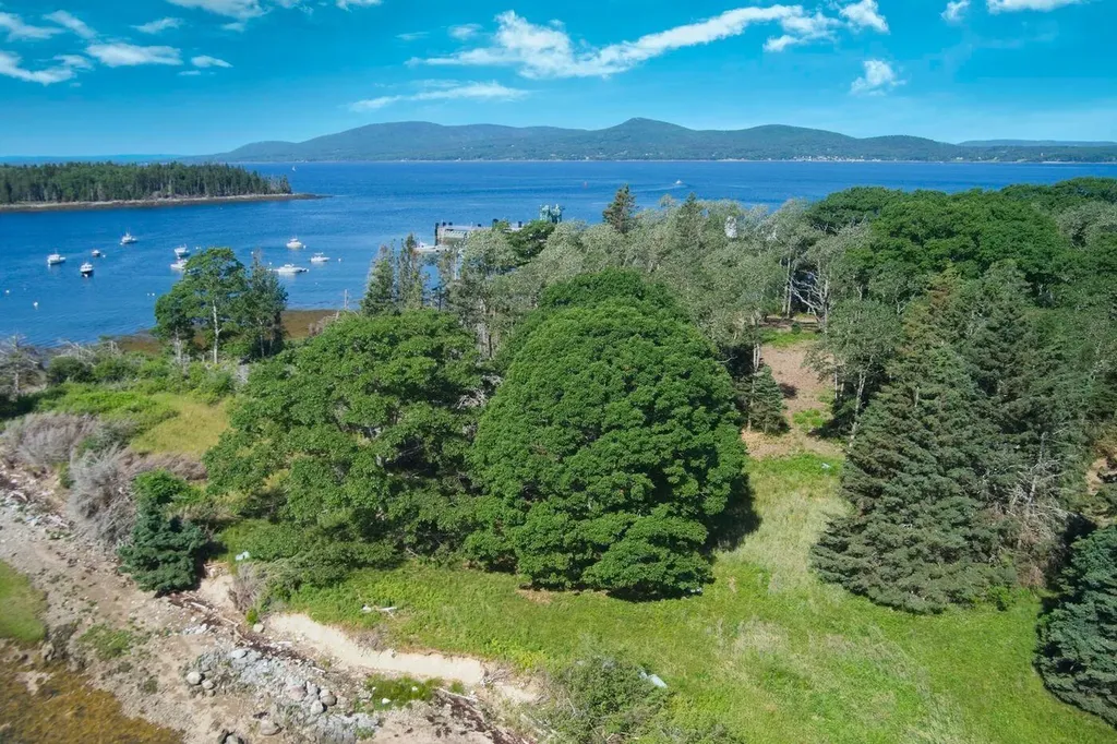Lot 4d Ferry Road Islesboro ME 04848