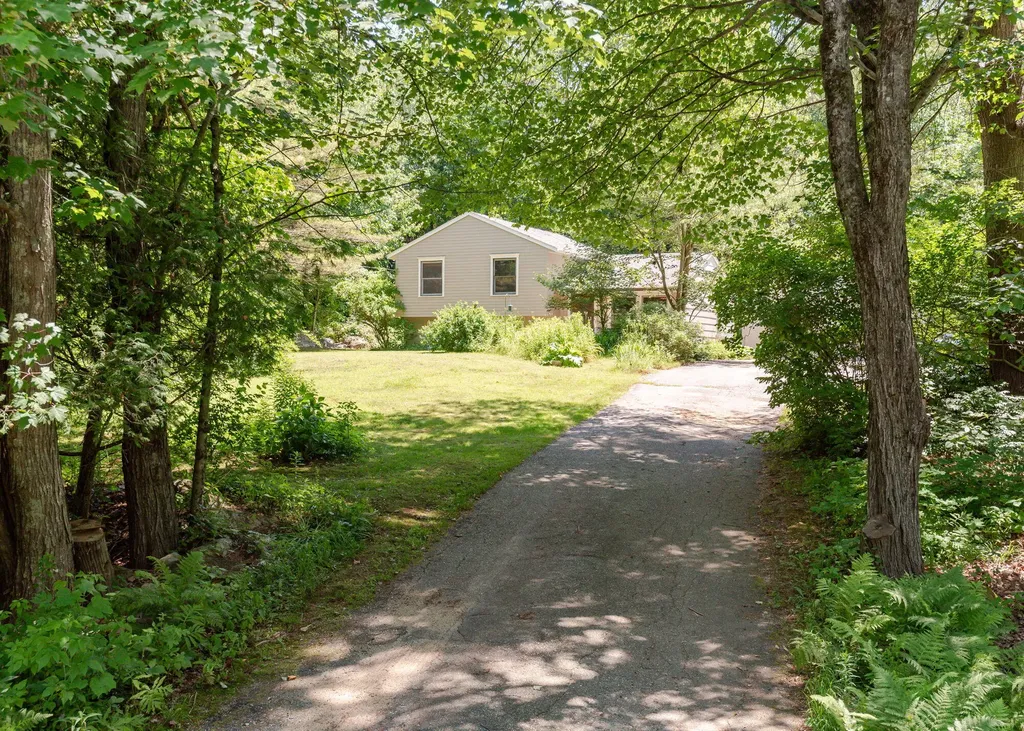 167 Center Road Gray ME 04039