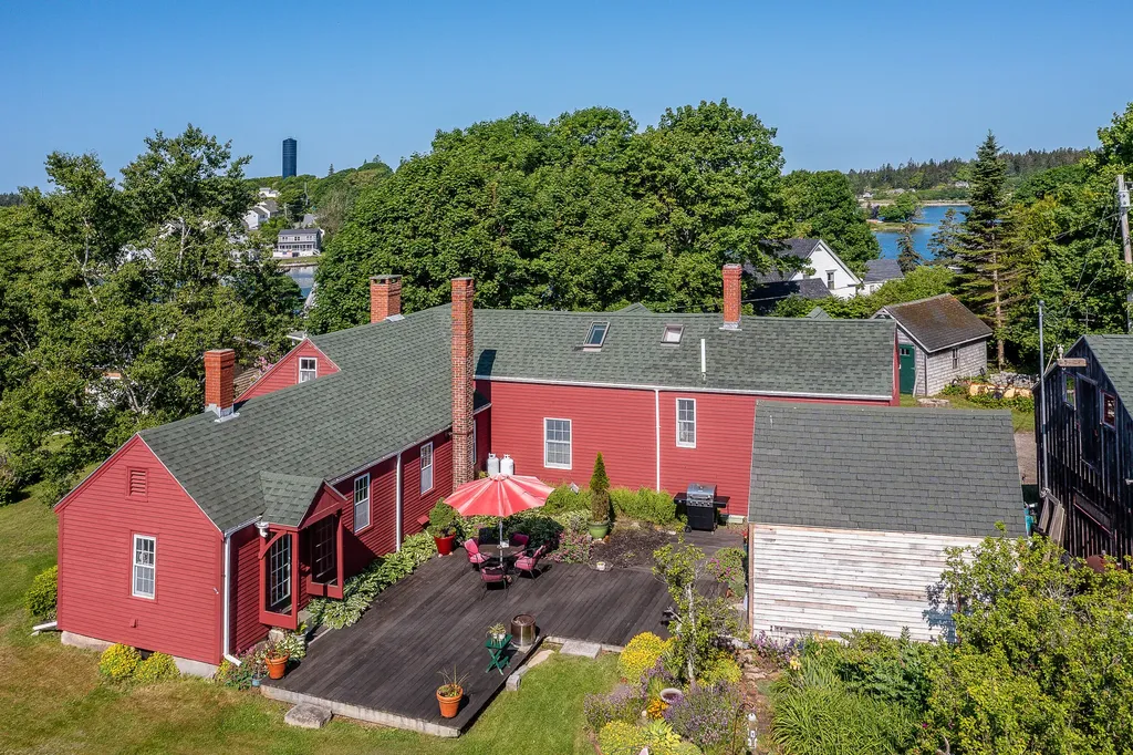 5 Chestnut Street Vinalhaven ME 04863