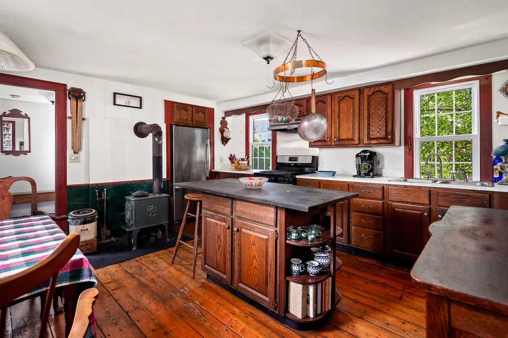 5 Chestnut Street Vinalhaven ME 04863
