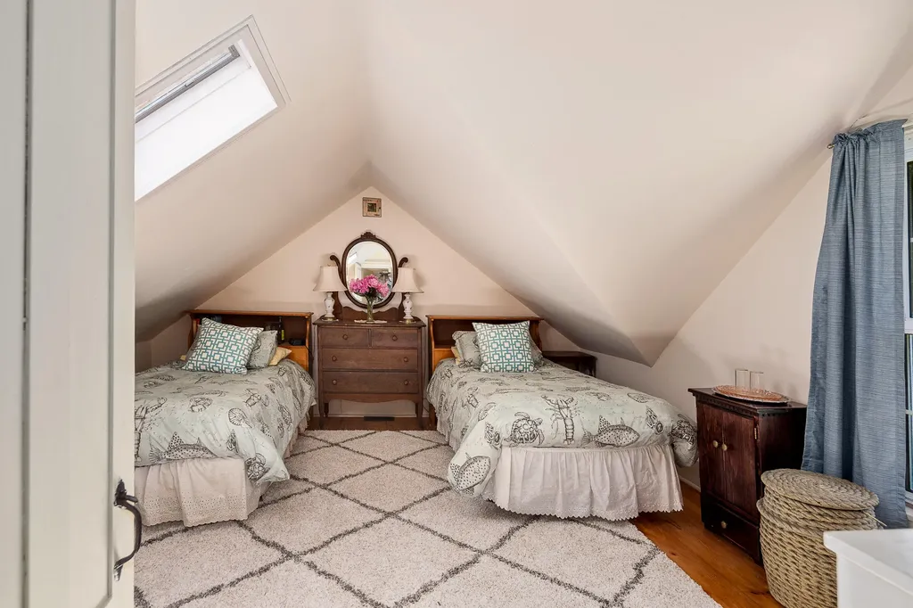 5 Chestnut Street Vinalhaven ME 04863