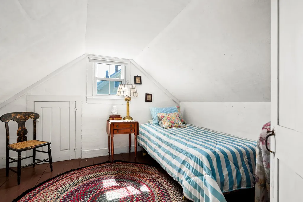5 Chestnut Street Vinalhaven ME 04863