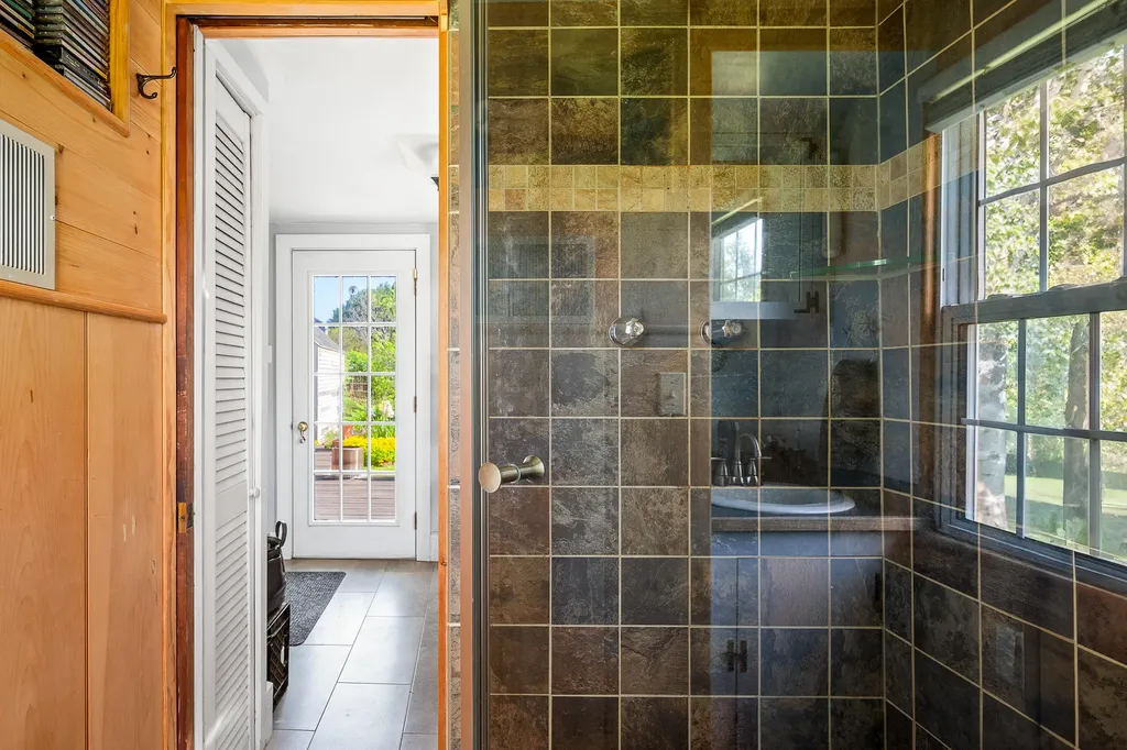 5 Chestnut Street Vinalhaven ME 04863