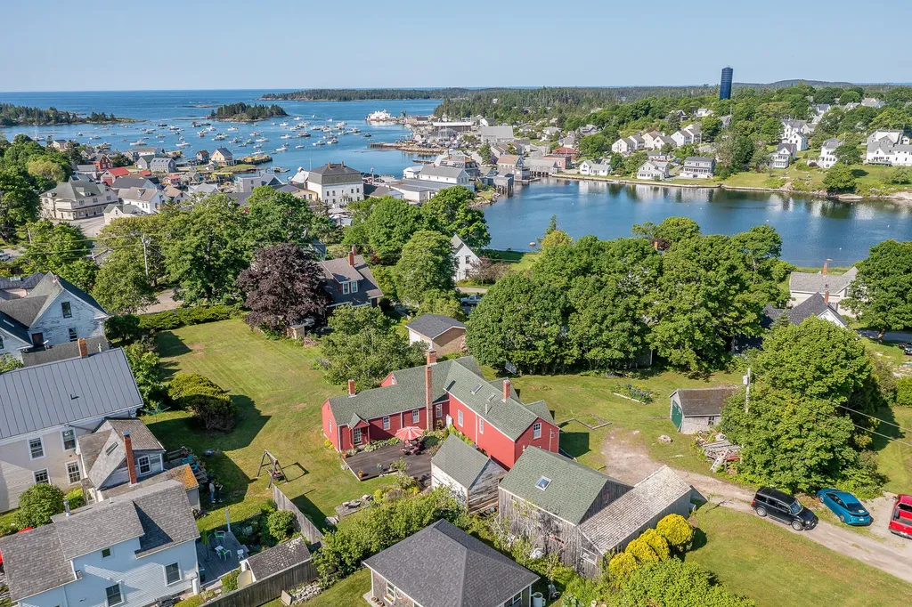 5 Chestnut Street Vinalhaven ME 04863