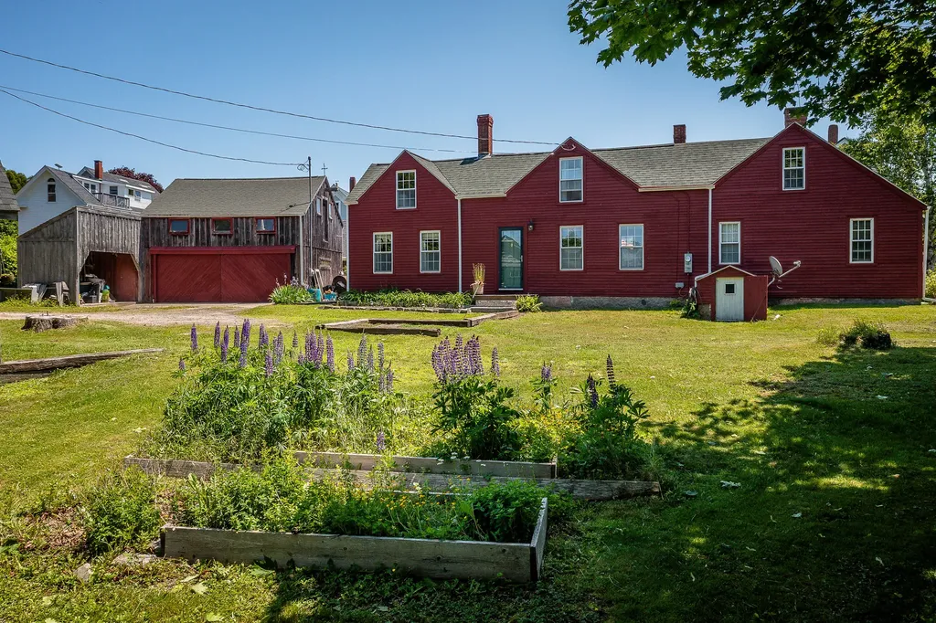 5 Chestnut Street Vinalhaven ME 04863