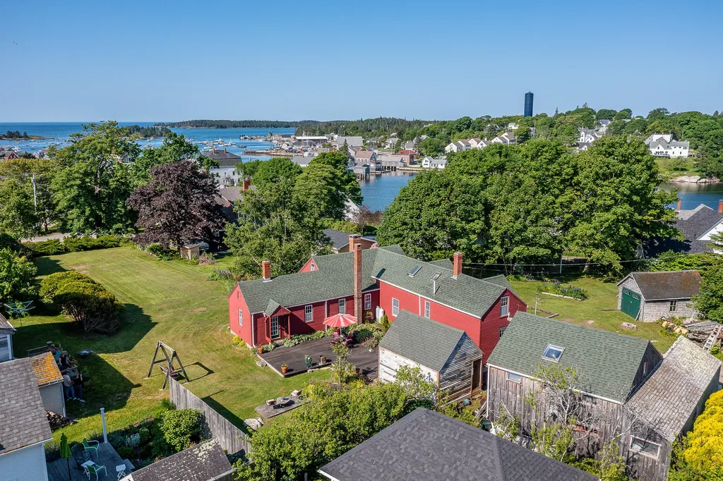 5 Chestnut Street Vinalhaven ME 04863
