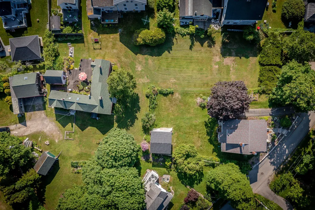 5 Chestnut Street Vinalhaven ME 04863