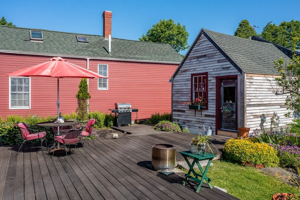 5 Chestnut Street Vinalhaven ME 04863