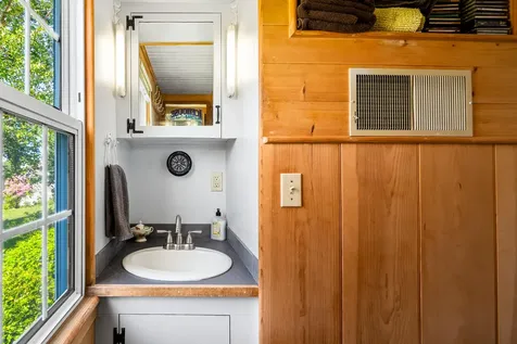 5 Chestnut Street Vinalhaven ME 04863