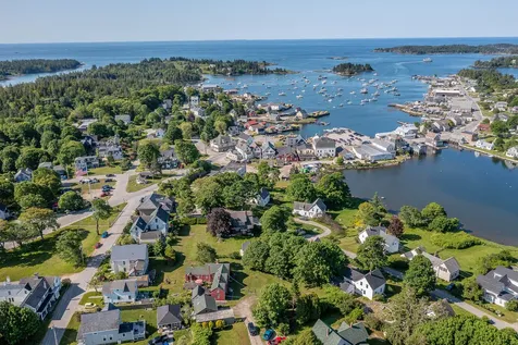 5 Chestnut Street Vinalhaven ME 04863