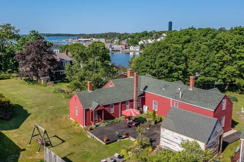 5 Chestnut Street Vinalhaven ME 04863