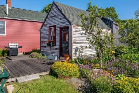 5 Chestnut Street Vinalhaven ME 04863