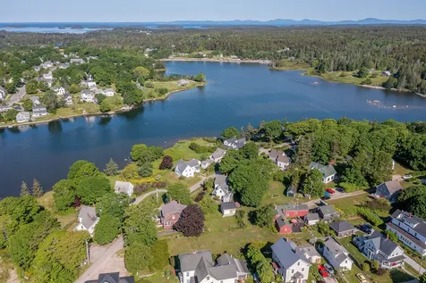 5 Chestnut Street Vinalhaven ME 04863