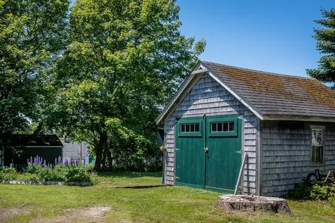 5 Chestnut Street Vinalhaven ME 04863