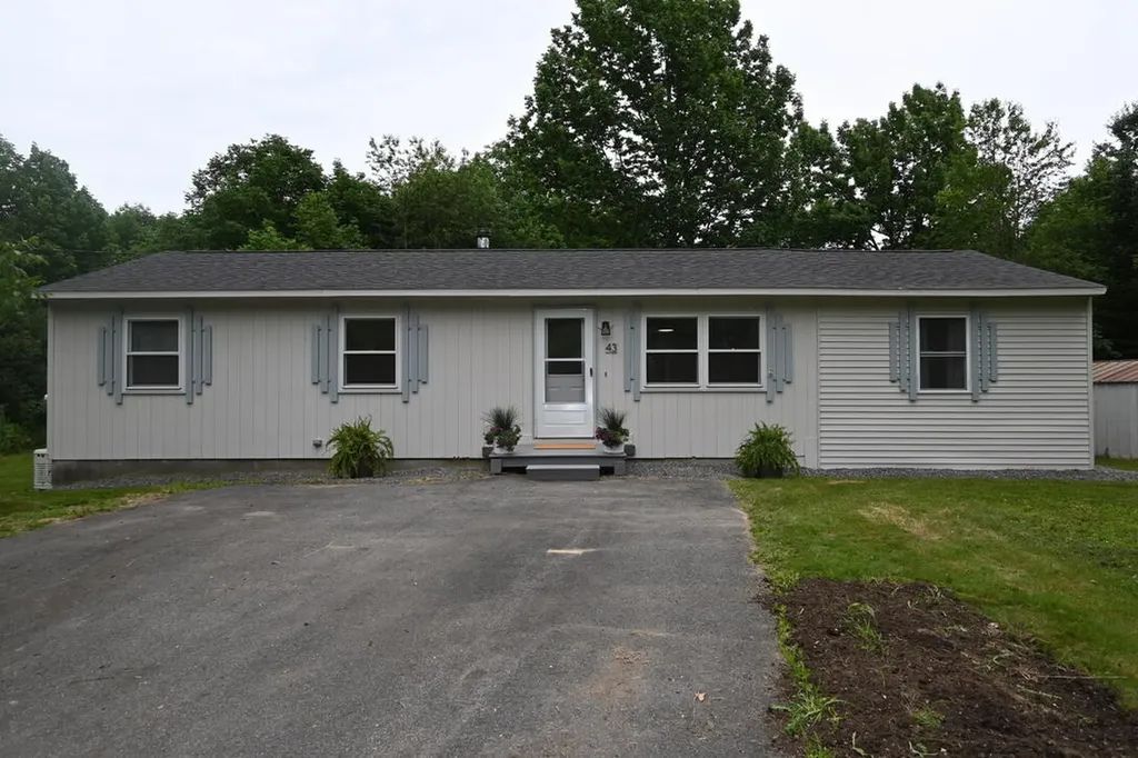 43 Nelson Road Pittston ME 04345