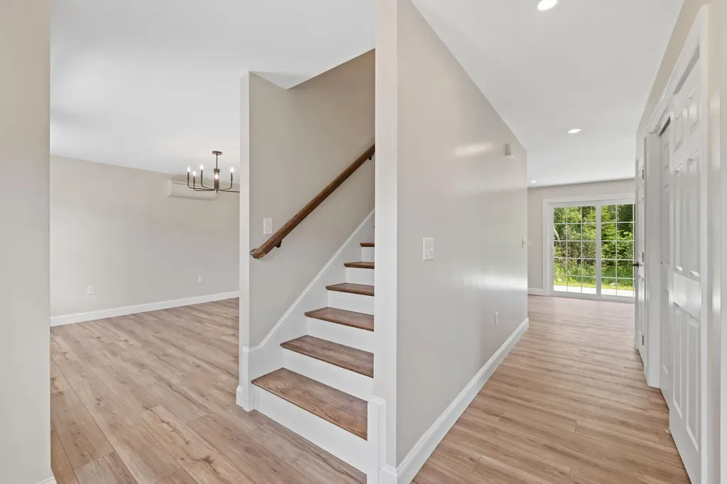 17 Coopers Trail Arundel ME 04046