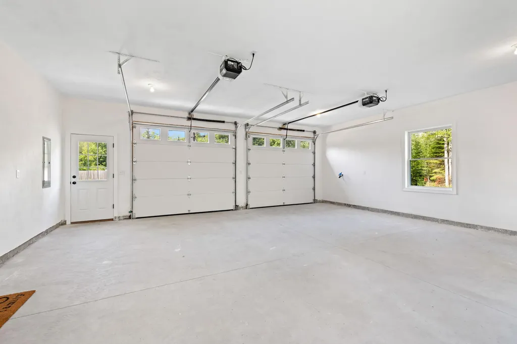 17 Coopers Trail Arundel ME 04046