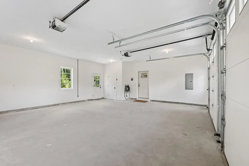 17 Coopers Trail Arundel ME 04046