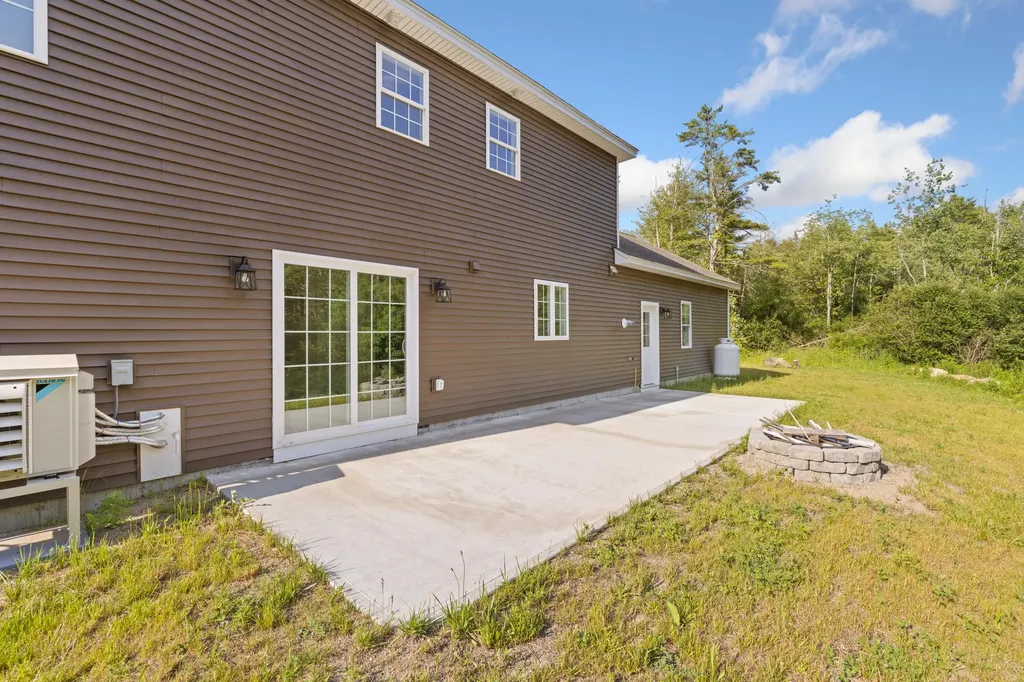 17 Coopers Trail Arundel ME 04046