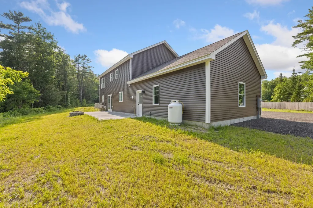 17 Coopers Trail Arundel ME 04046