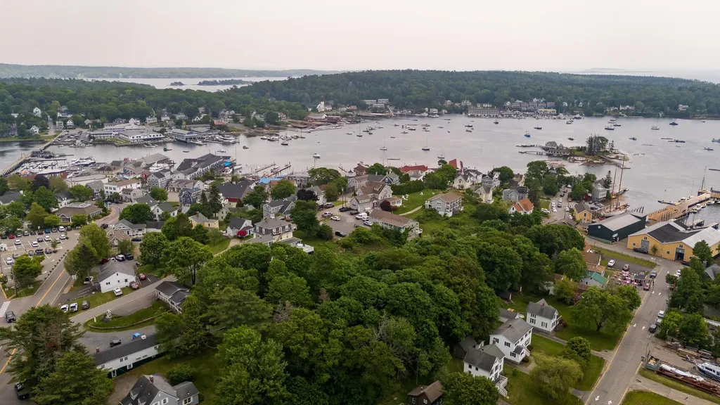 26 Sea Street Boothbay Harbor ME 04538